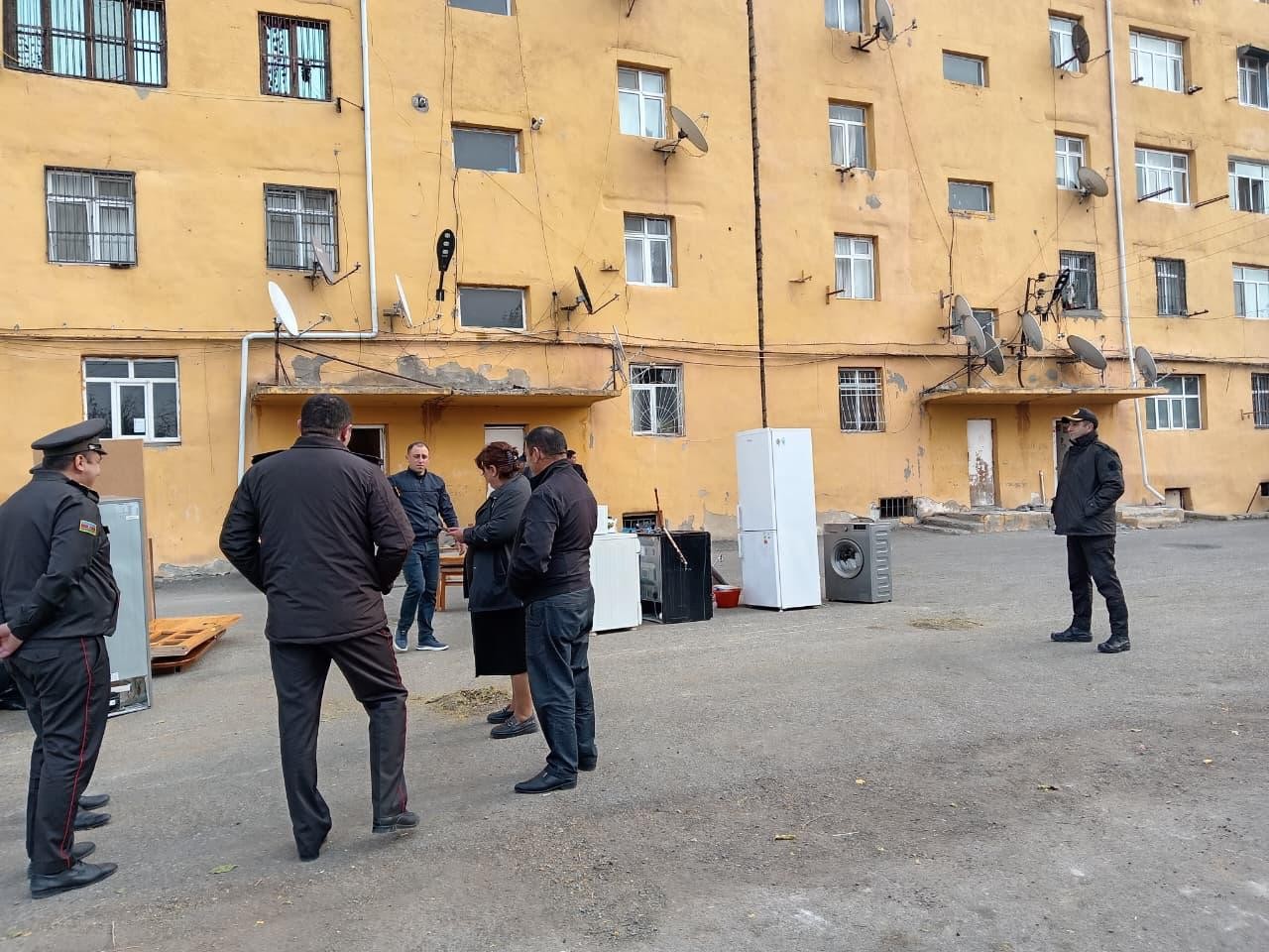 Qəzalı bina ilə bağlı Qərargah operativ işlərini davam etdirir - FOTOLAR